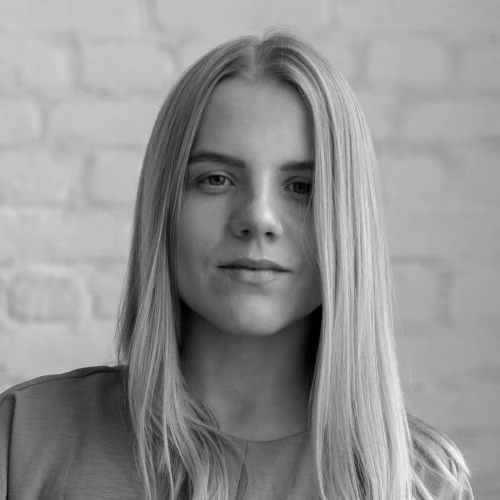 Irina Denezhkina image